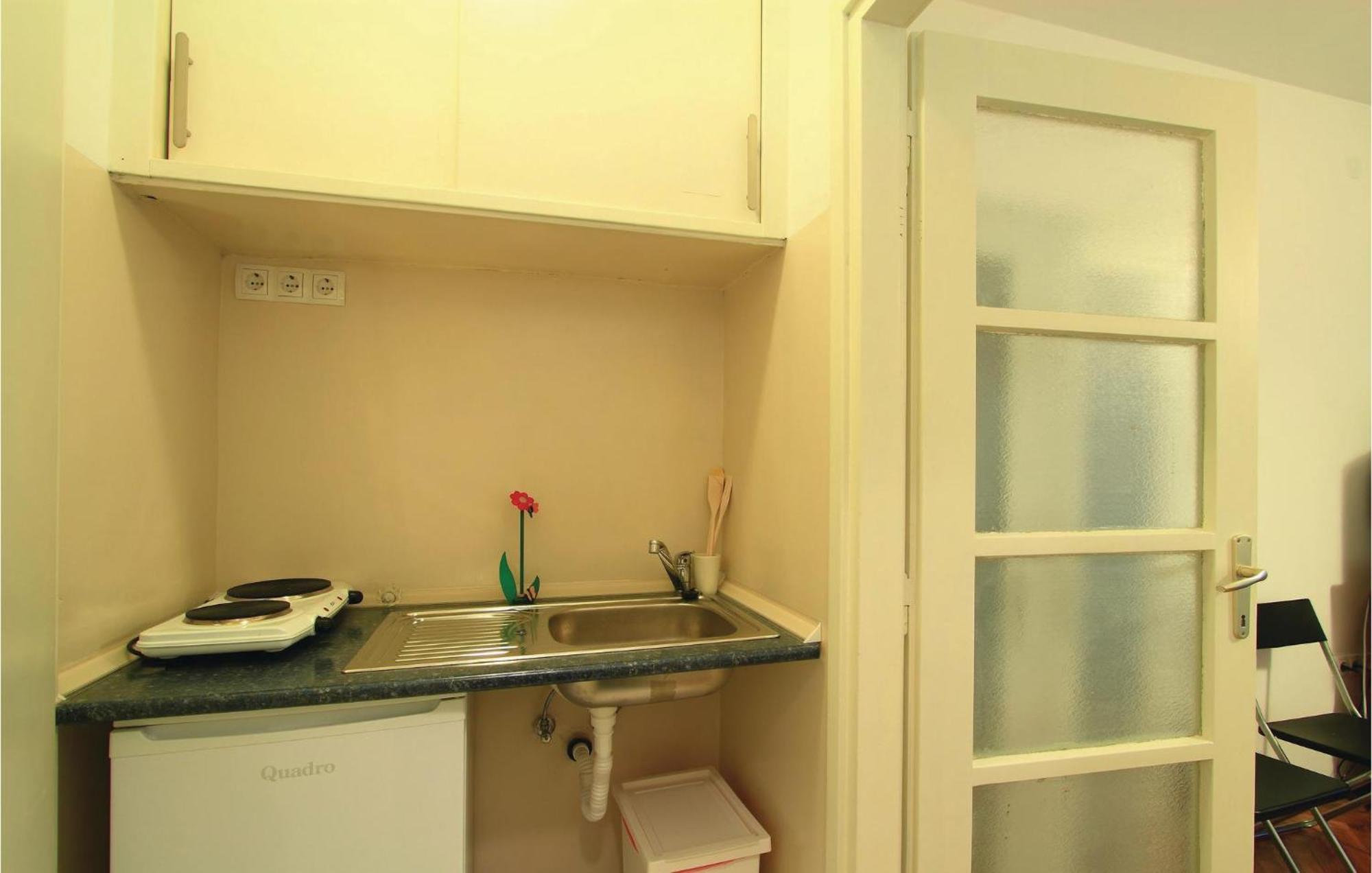 1 Bedroom Awesome Apartment In プーラ エクステリア 写真