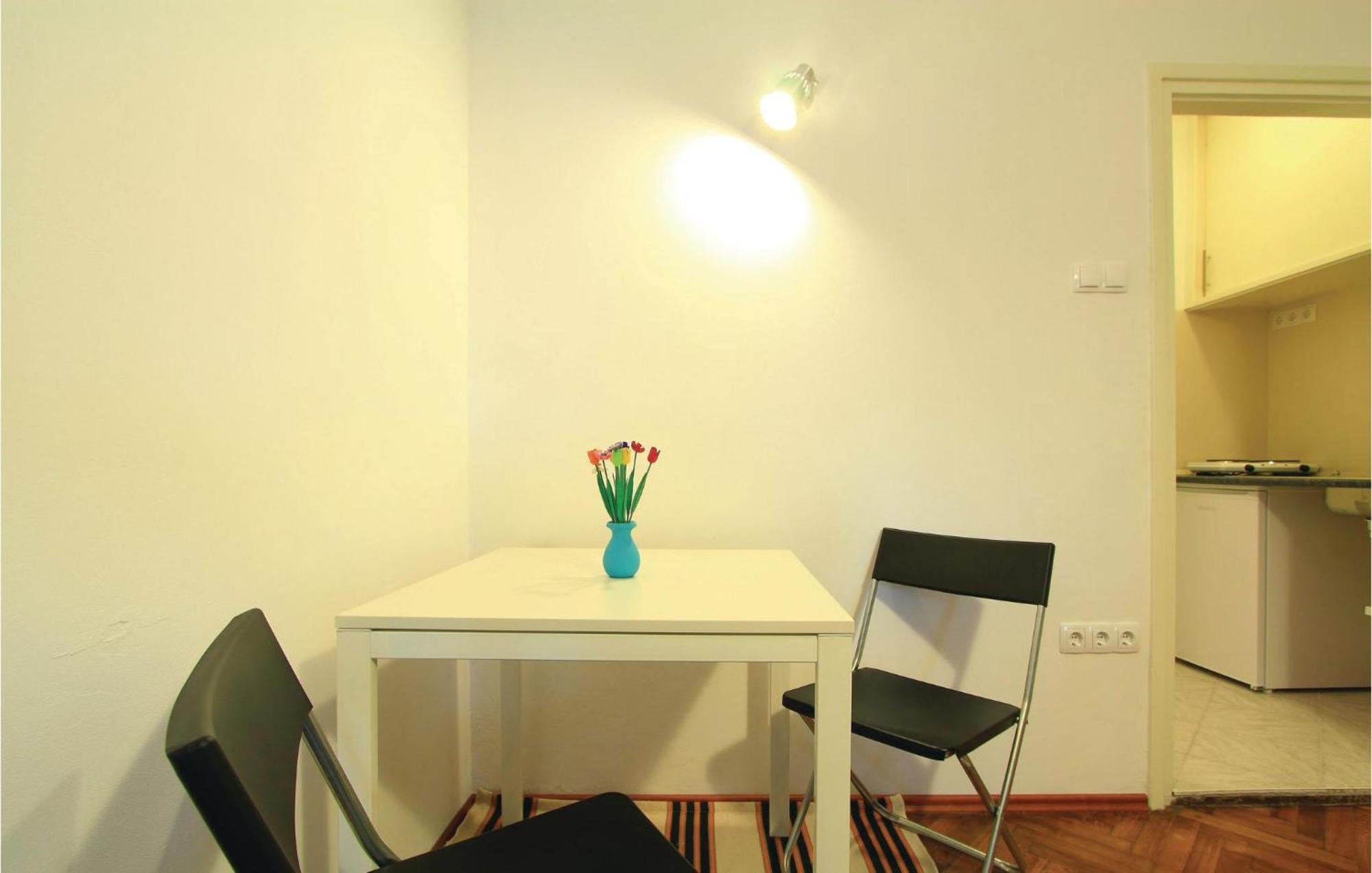 1 Bedroom Awesome Apartment In プーラ エクステリア 写真