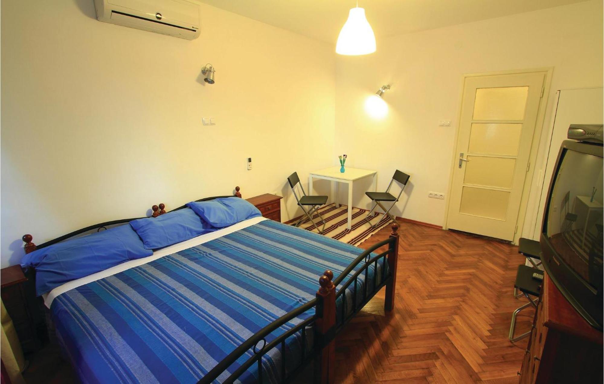 1 Bedroom Awesome Apartment In プーラ エクステリア 写真